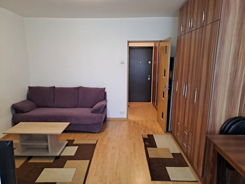 Iancului / Avrig / Elev Stefanescu / bl 1980/  4 min Metrou / Iancului /